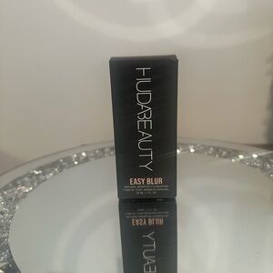 HUDA BEAUTY Easy Blur Primer - Sleek Black